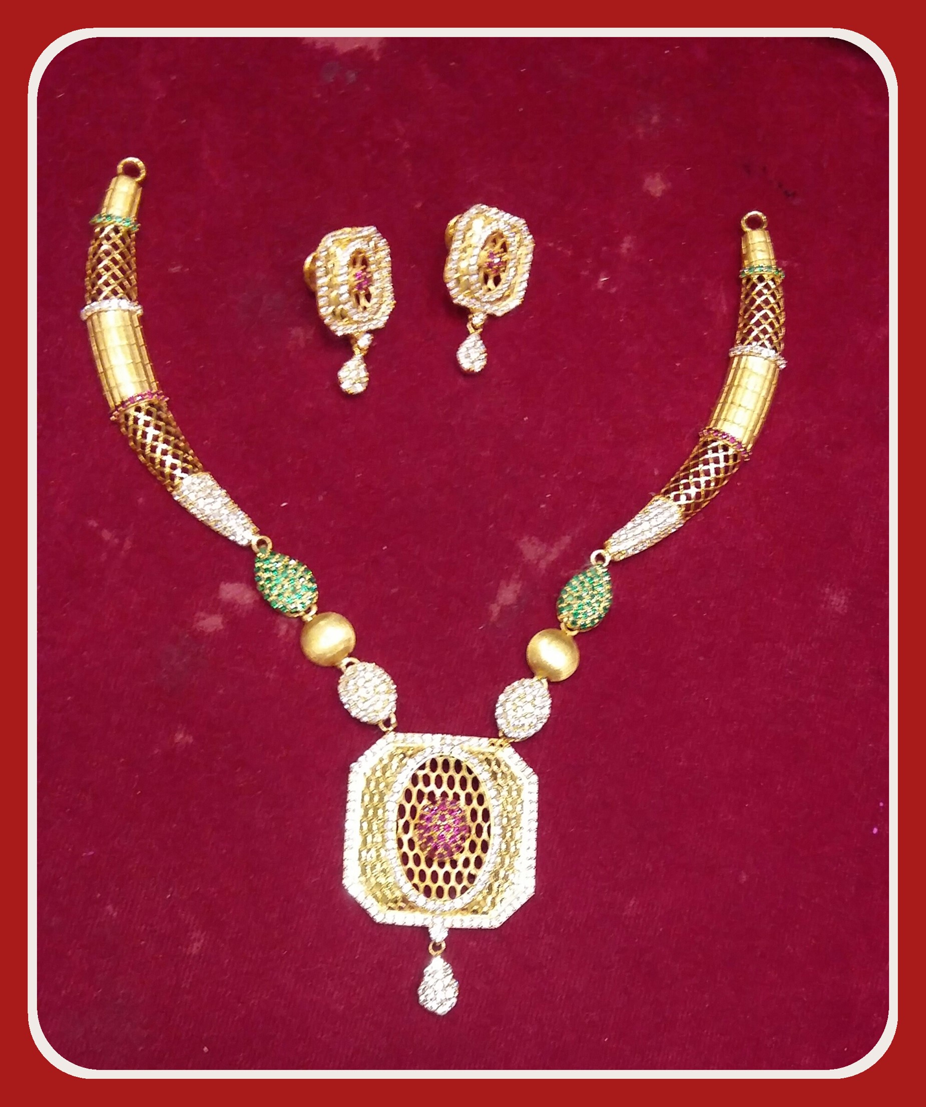 916 Gold STONE NECKLACE WITH EARRINGSNecklace