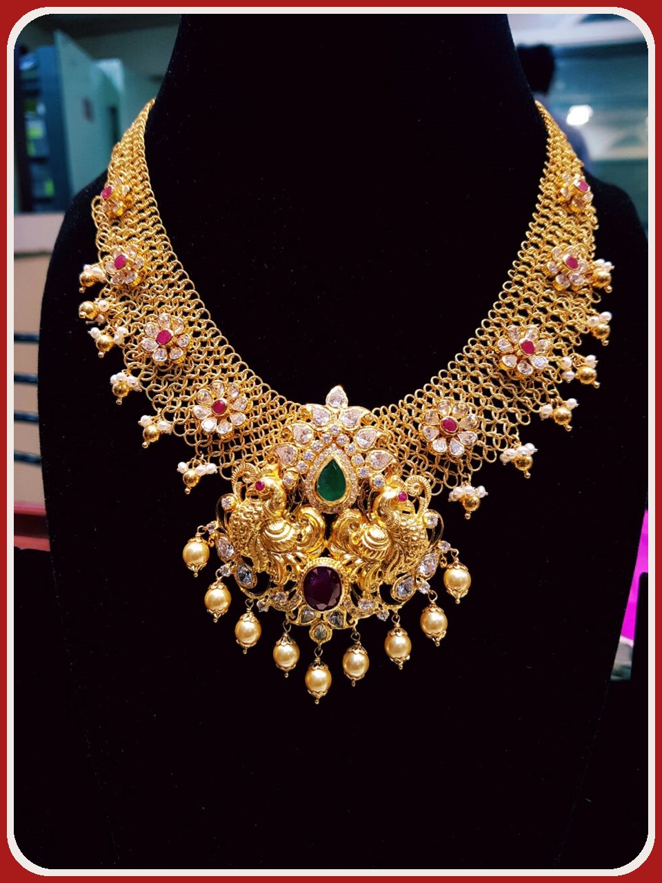 New best sale model necklace